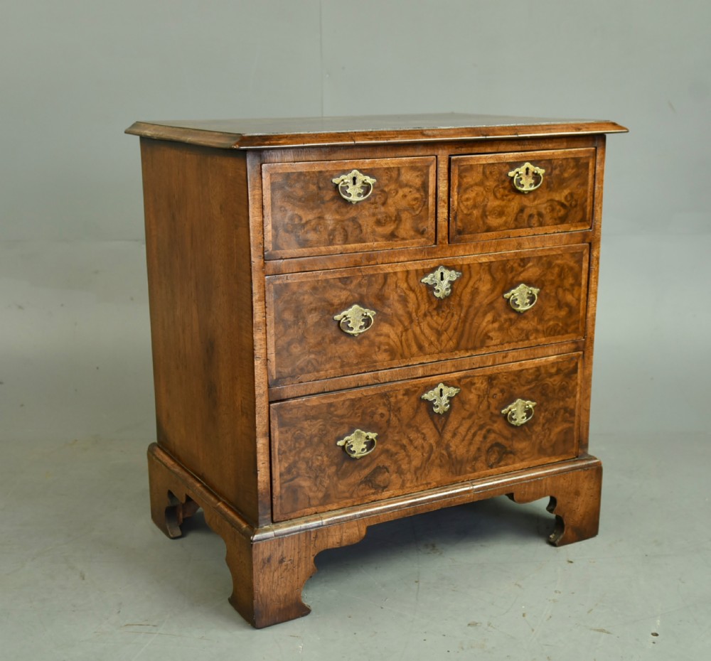 Small Georgian walnut chest of drawers  View III