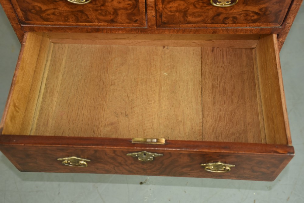 Small Georgian walnut chest of drawers  View VIII