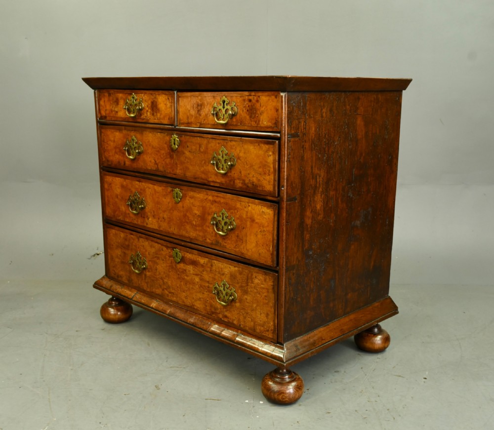 18th century burr walnut chest of drawers  View II