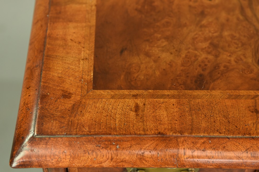 Georgian burr walnut chest of drawers  View VII