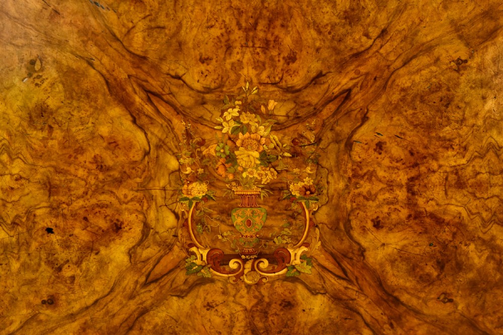 Victorian round burr walnut inlaid dining/centre table  View IV