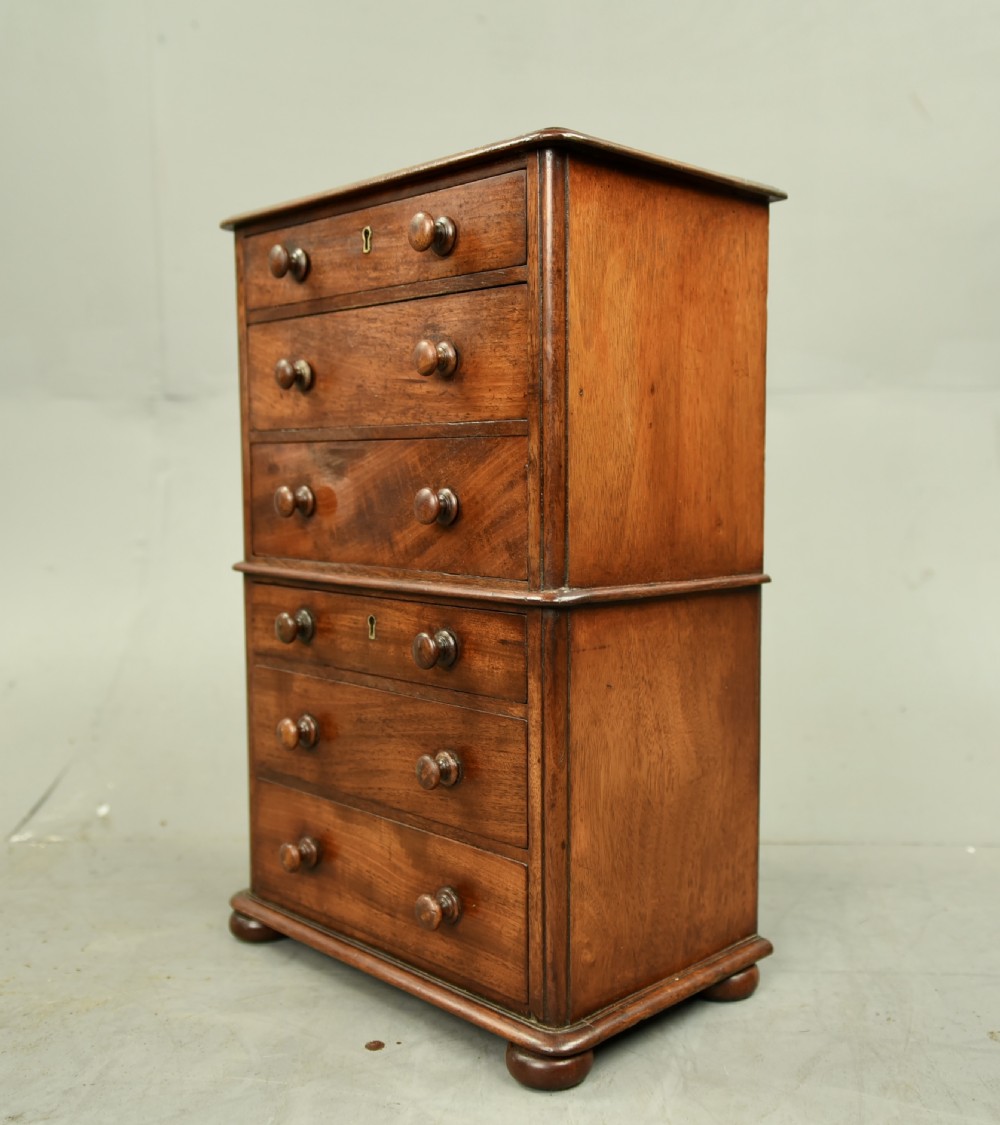  small Victorian mahogany  table top chest of drawers  View II