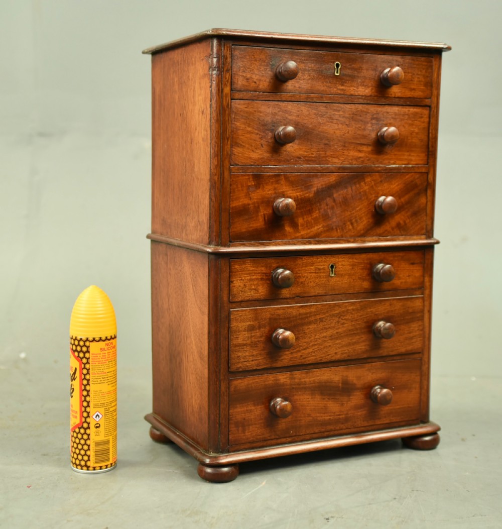  small Victorian mahogany  table top chest of drawers  View V