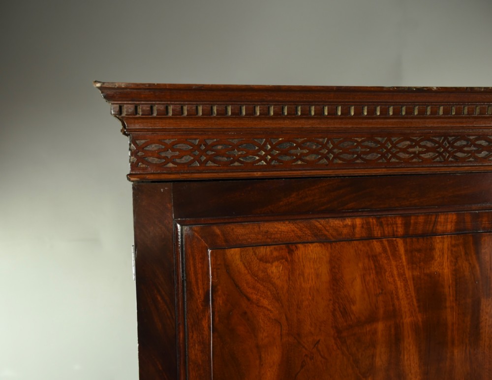 Georgian mahogany gentlemans wardrobe  View VI