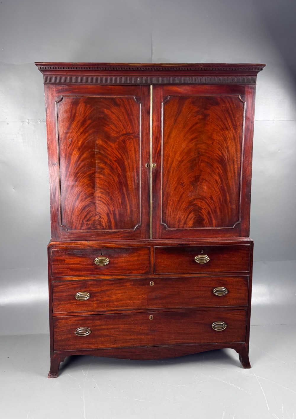 Georgian mahogany Gentlemans wardrobe 