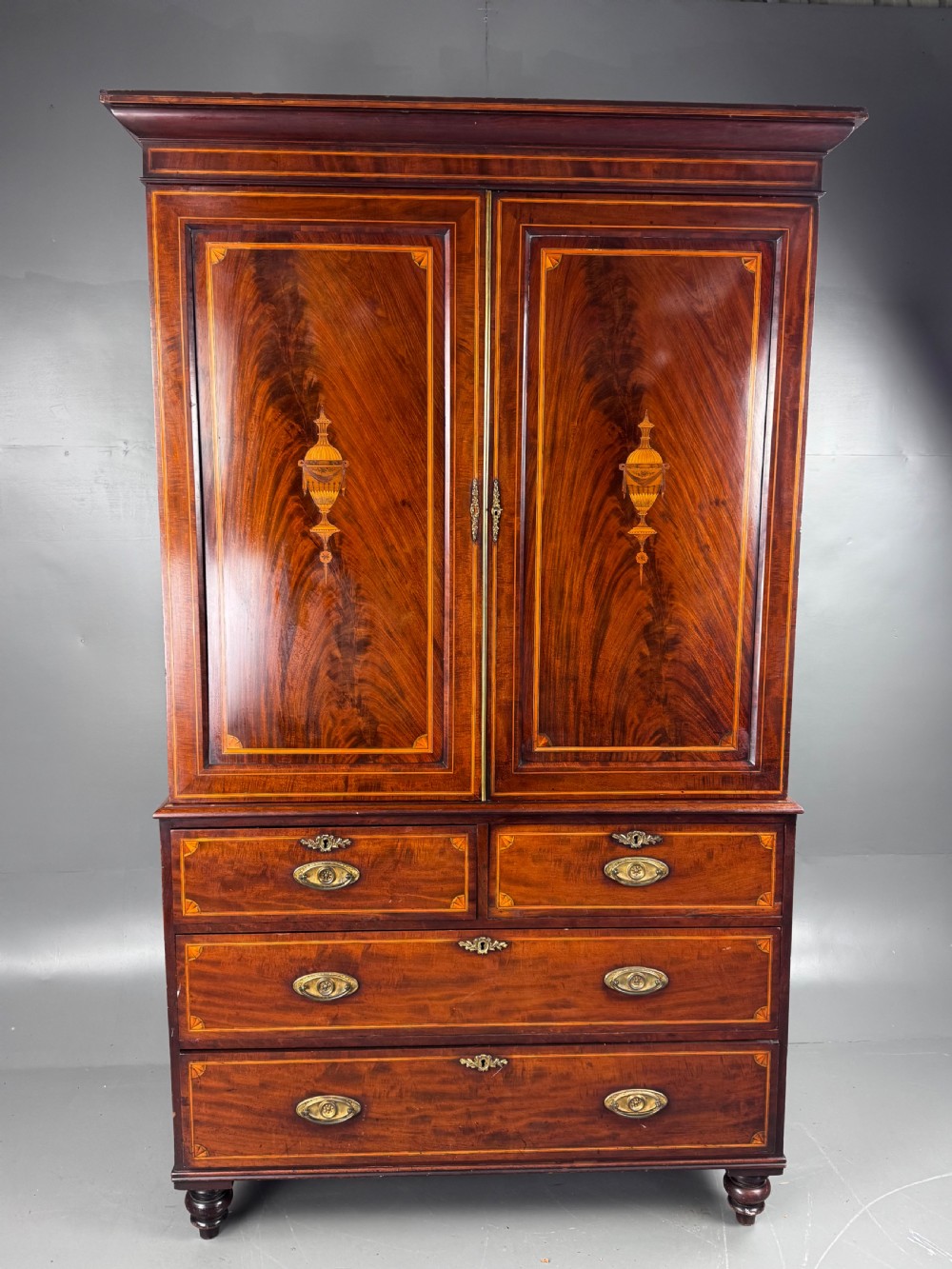Georgian mahogany Gentlemans wardrobe 