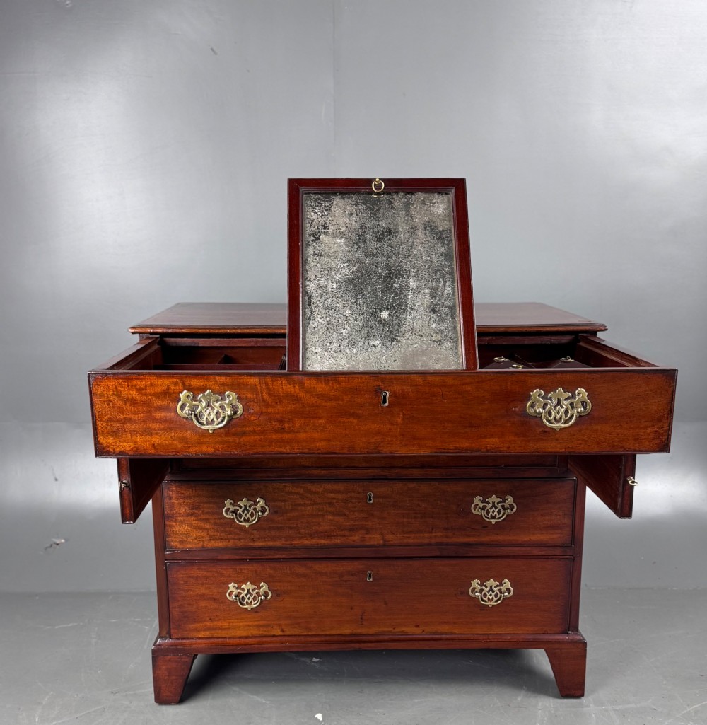 George II mahogany dressing gentleman's chest of drawers 