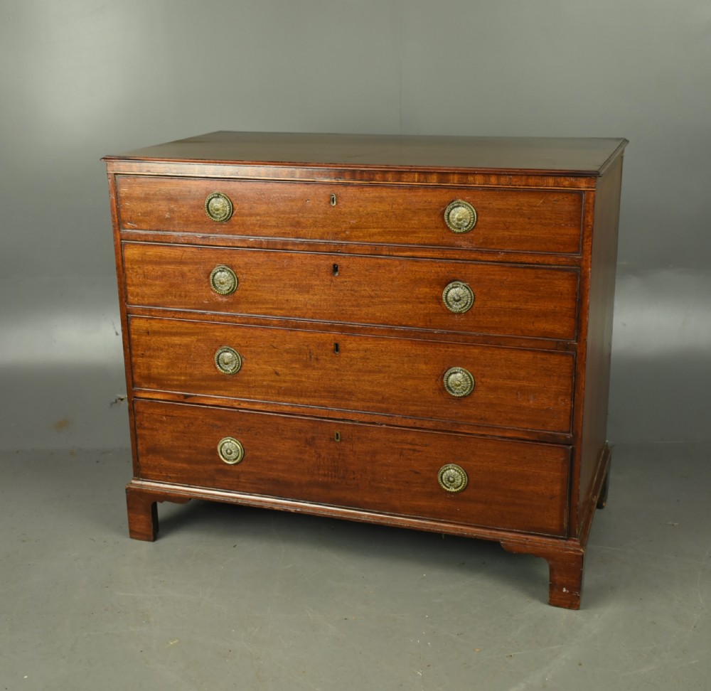 Georgian mahogany chest of drawers 
