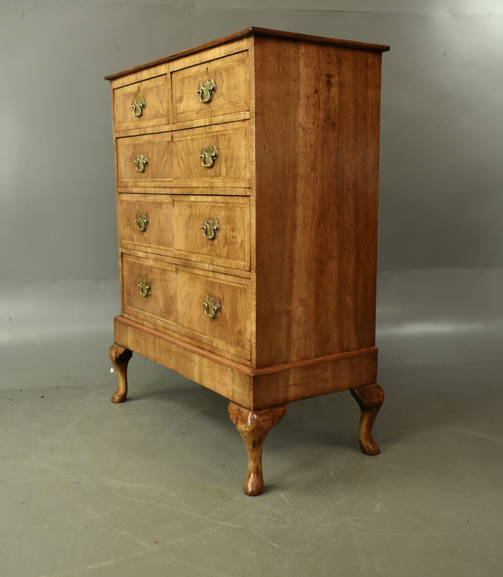 19th century Queen Anne walnut chest of drawers  View III