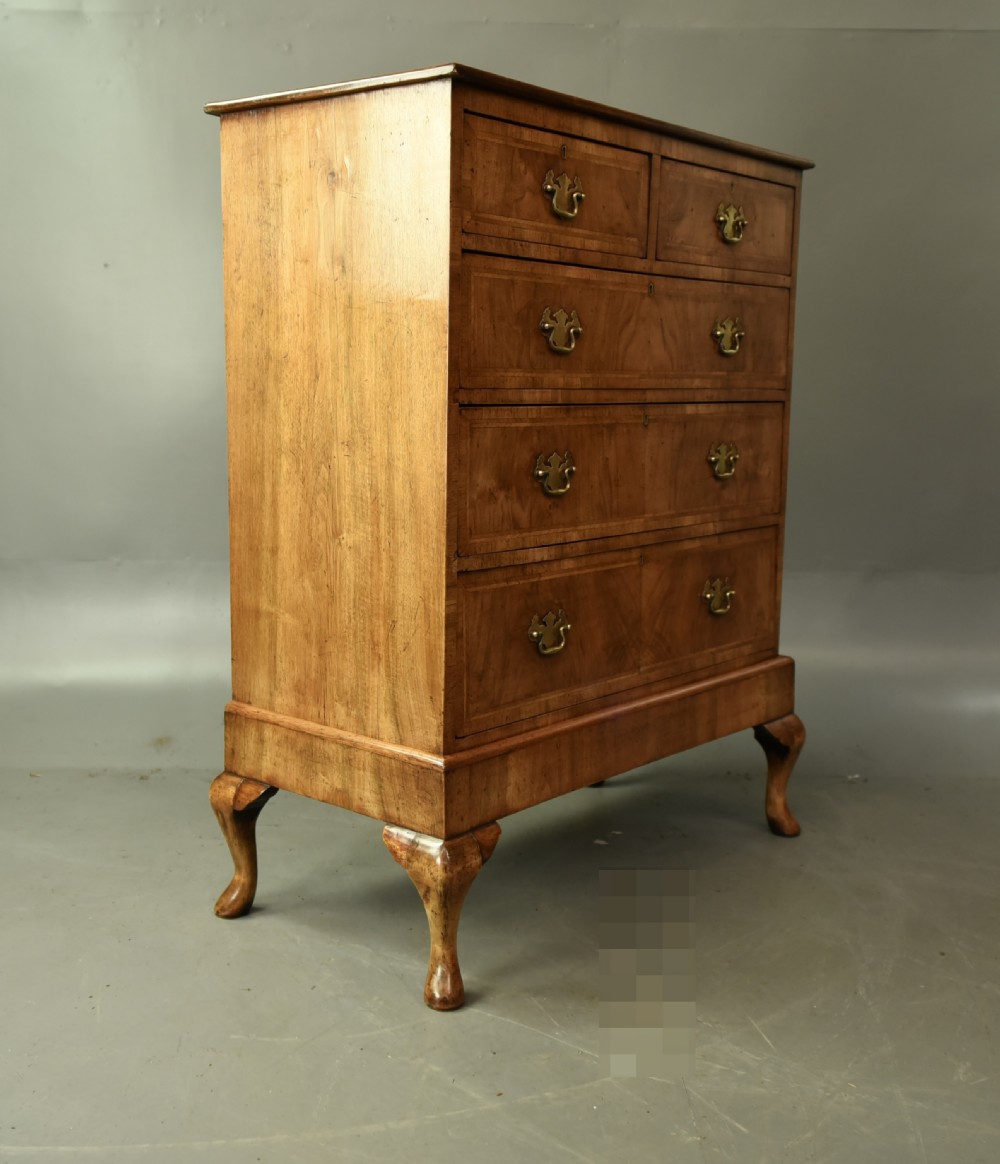 19th century Queen Anne walnut chest of drawers  View IV