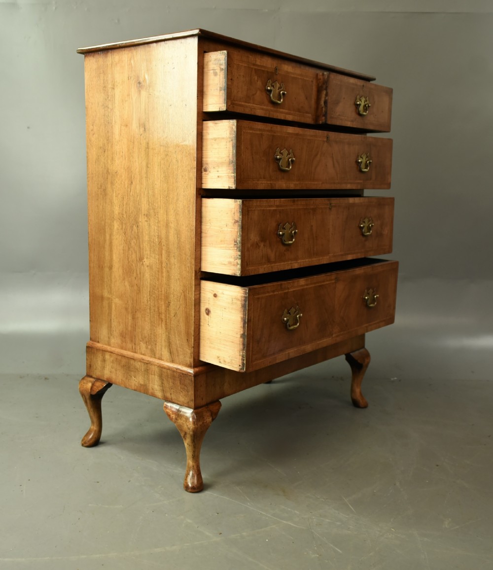 19th century Queen Anne walnut chest of drawers  View VII