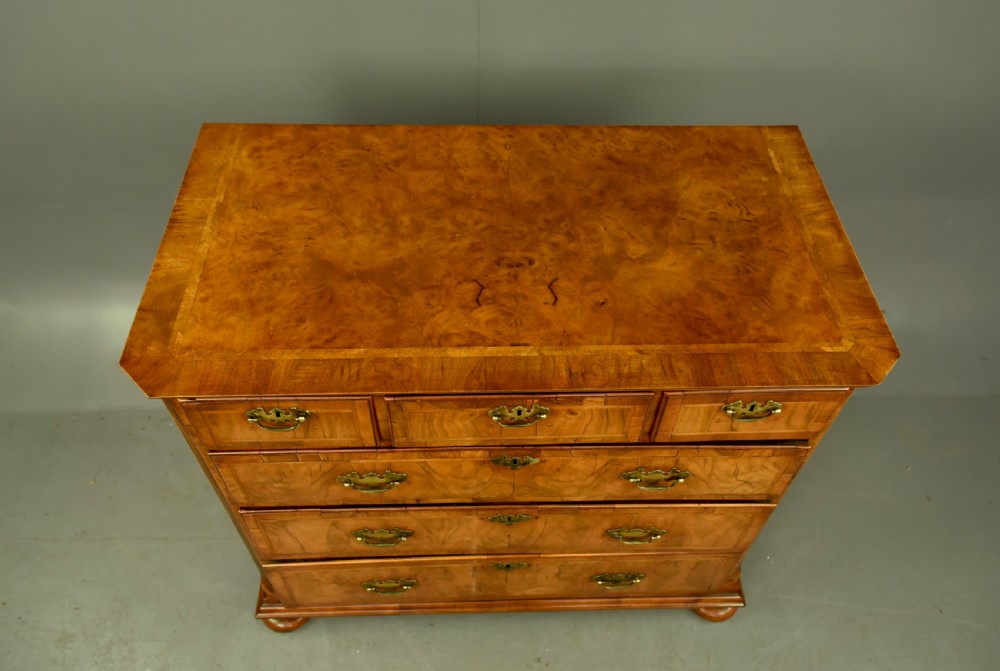 Queen Anne walnut chest of drawers circa 1720 View VI