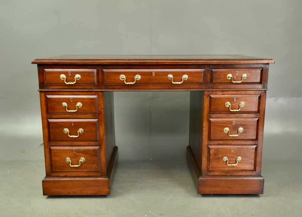 Victorian mahogany pedestal desk 