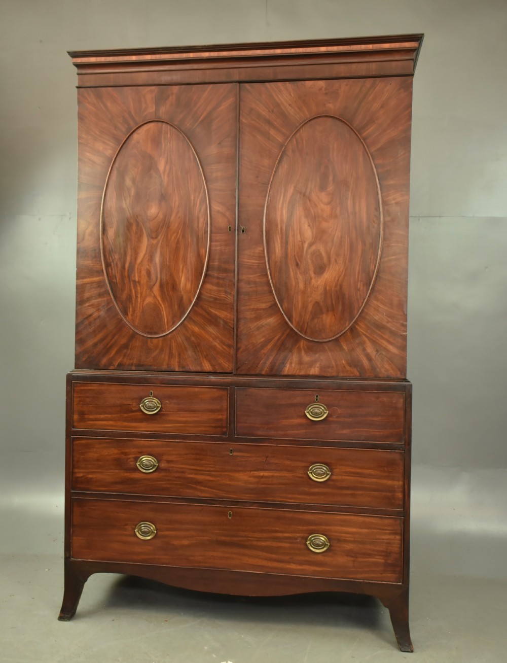 Georgian mahogany Gentlemans wardrobe 