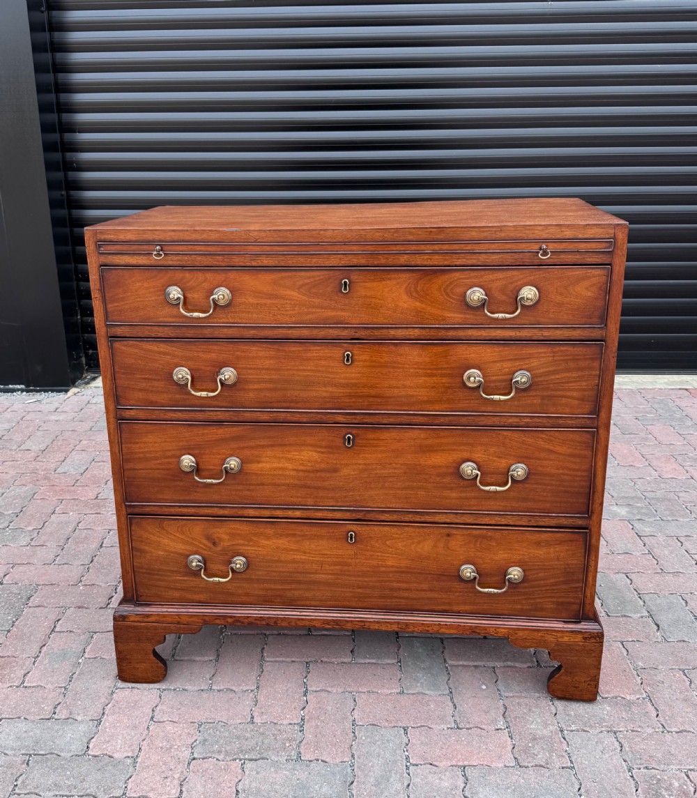 Georgian mahogany chest of drawers