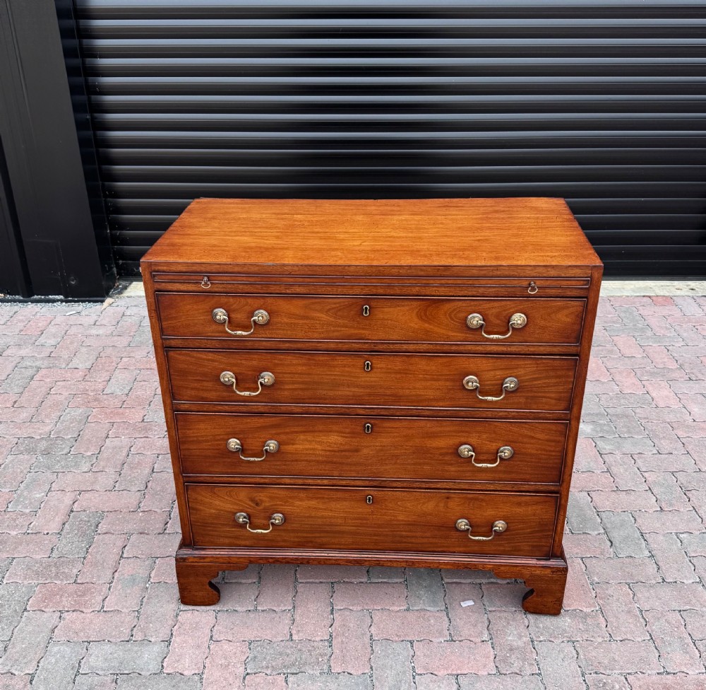 Georgian mahogany chest of drawers View II