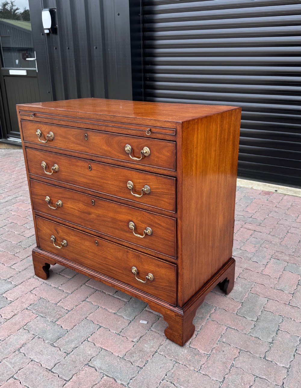 Georgian mahogany chest of drawers View V