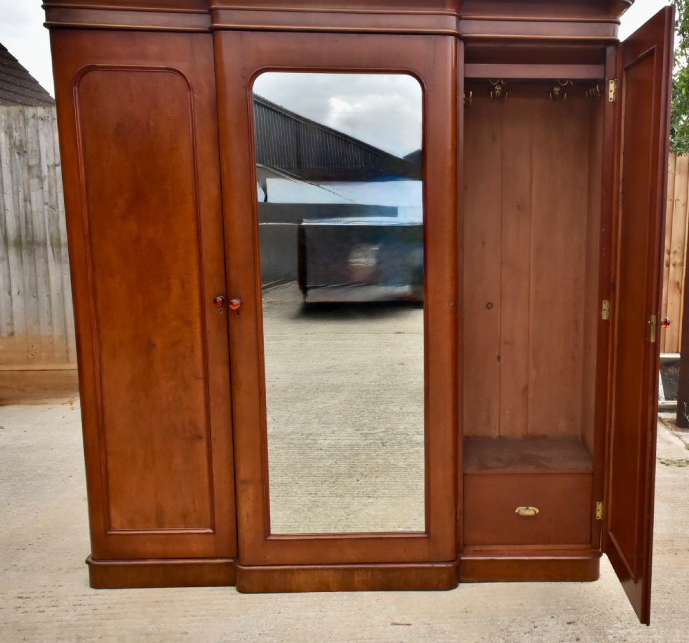 Victorian mahogany breakfront triple wardrobe compactum  View IV