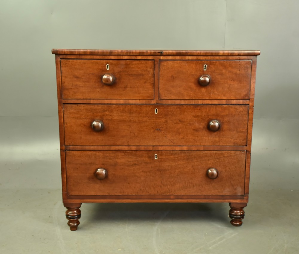 small Georgian mahogany chest of drawers 