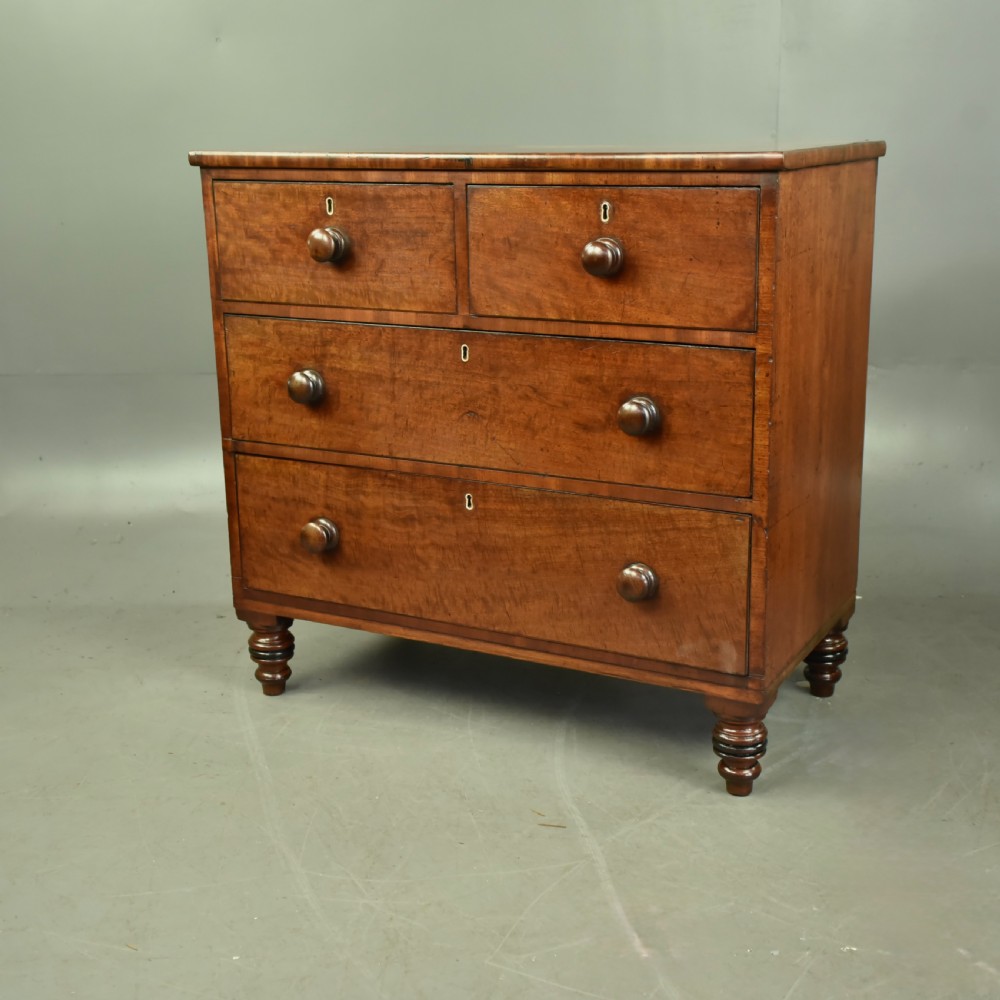 small Georgian mahogany chest of drawers  View II
