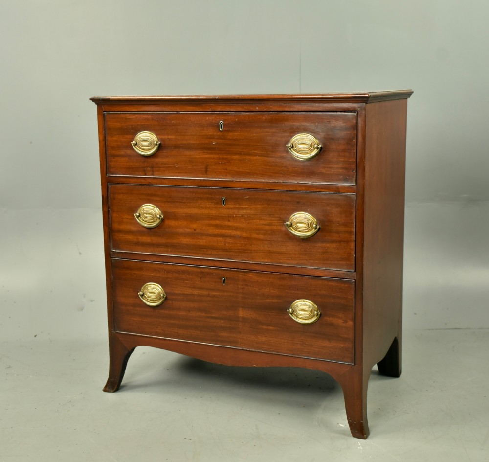 small Georgian mahogany chest of drawers  View II