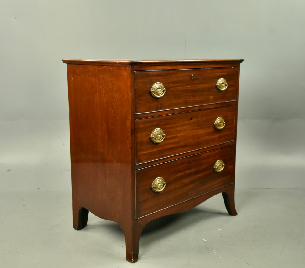 small Georgian mahogany chest of drawers  View III