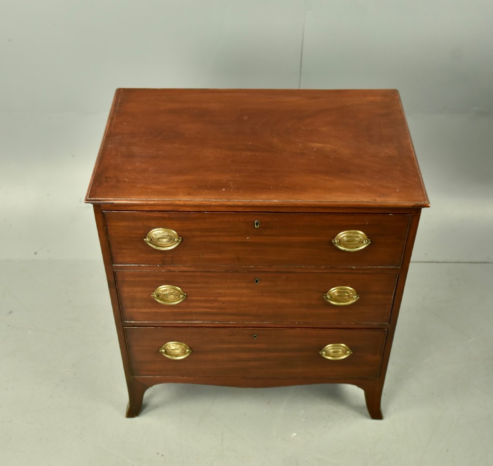 small Georgian mahogany chest of drawers  View IV
