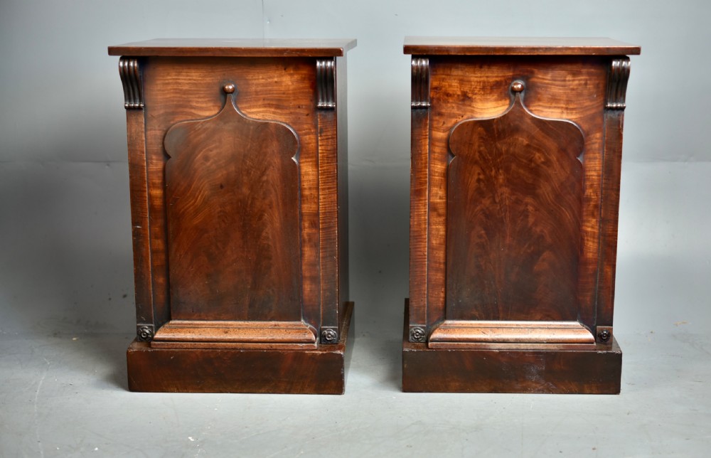 Antique pair of mahogany bedside cabinets 