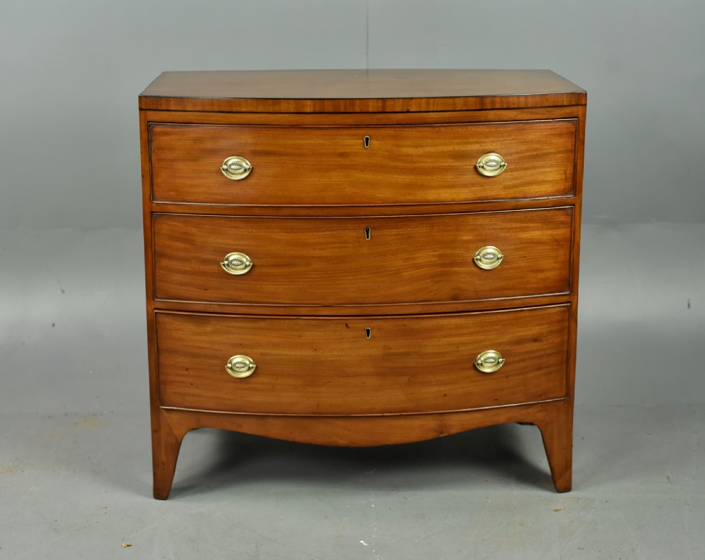 small Georgian mahogany Bowfront chest of drawers 