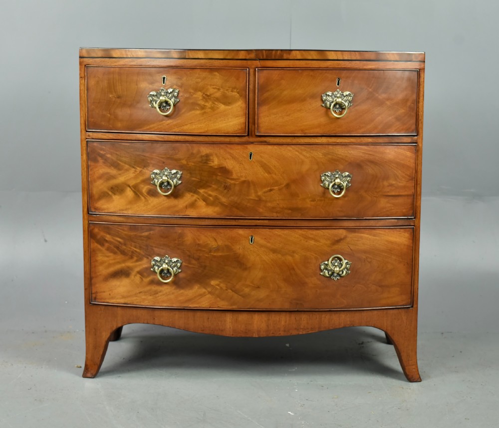 small Georgian mahogany Bowfront chest of drawers 