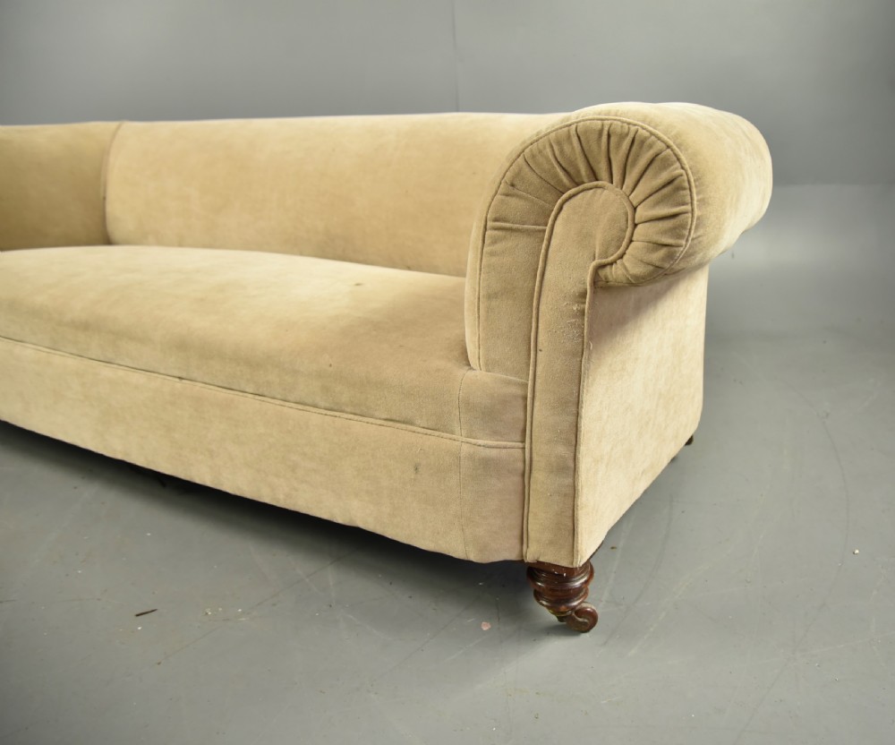 Victorian Chesterfield sofa  View IV