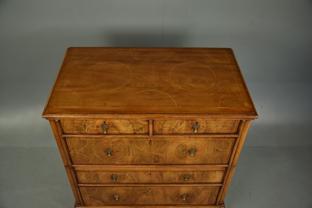 Georgian walnut chest of drawers  View IV