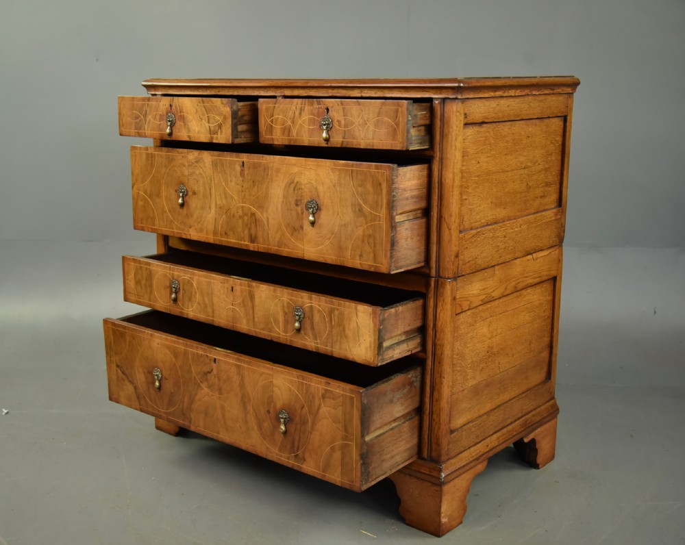 Georgian walnut chest of drawers  View V