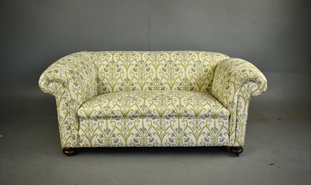 Victorian two seat Chesterfield 