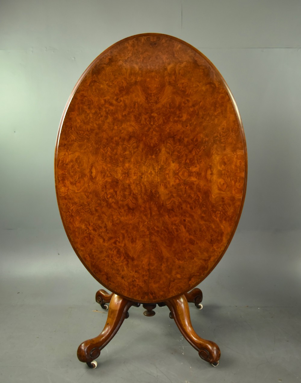 Victorian oval burr walnut breakfast table  View III