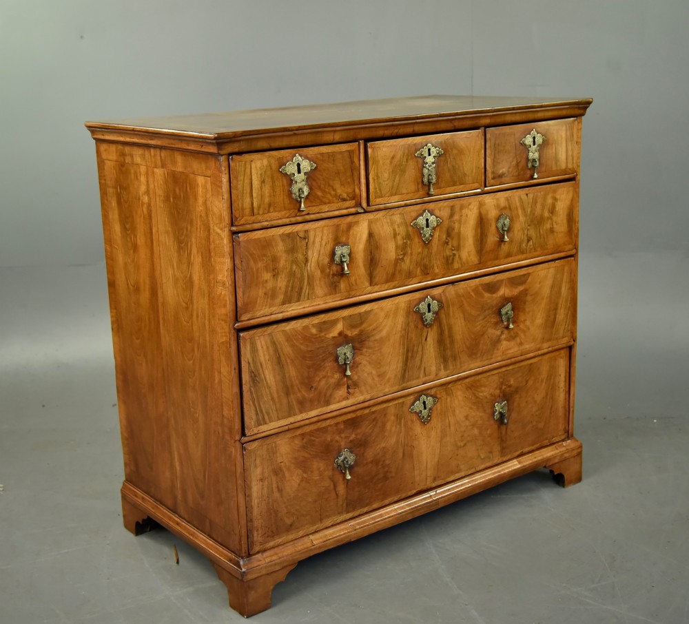 18th century walnut chest of drawers View III