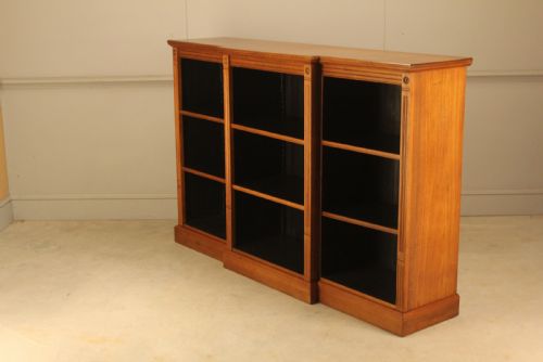 A FINE PAIR OF EDWARDIAN MAHOGANY BREAKFRONT OPEN BOOKCASES - ADDITIONAL PHOTO 9