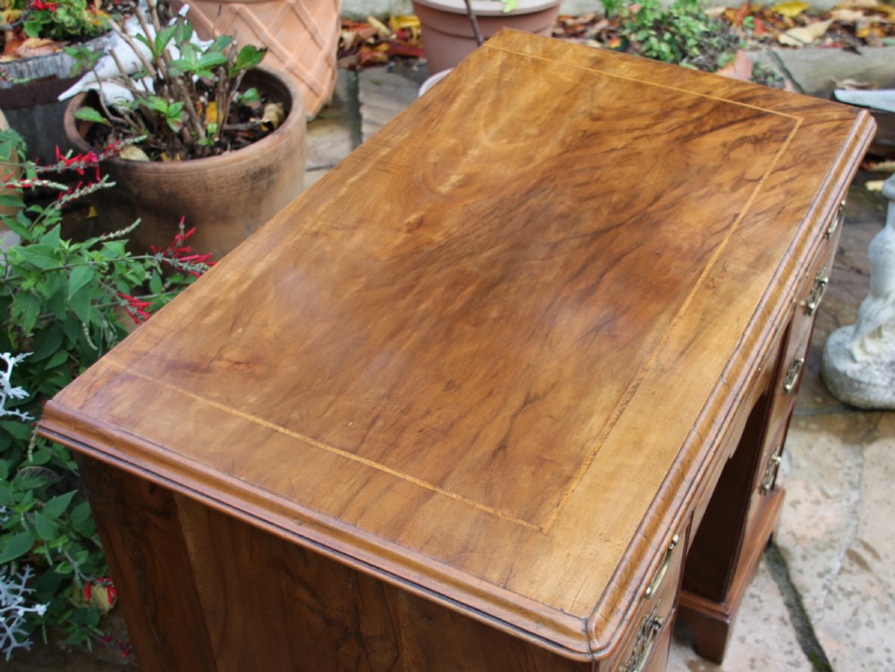 An early 18th century walnut kneehole desk. View II