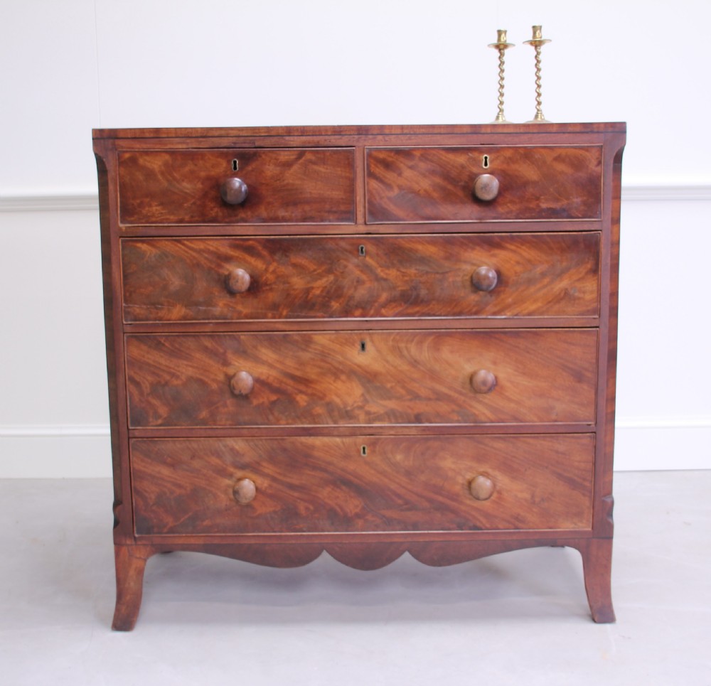 An early 19th century mahogany chest of drawers 