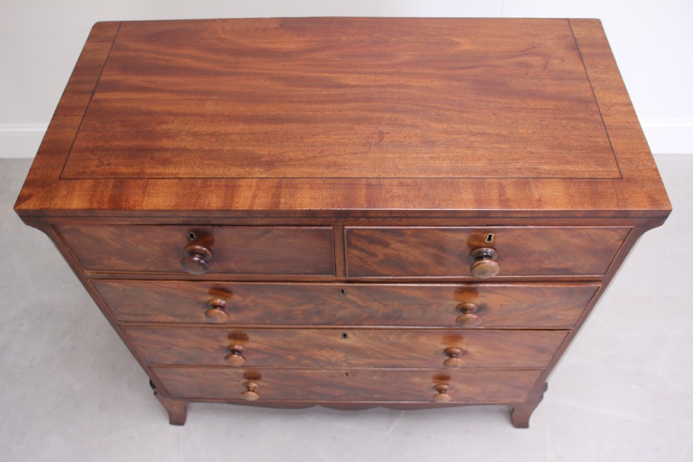 An early 19th century mahogany chest of drawers  View VIII