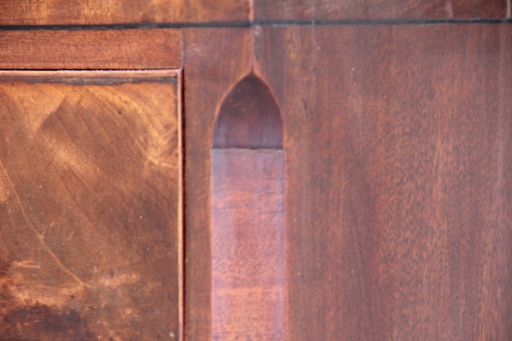 An early 19th century mahogany chest of drawers  View IX