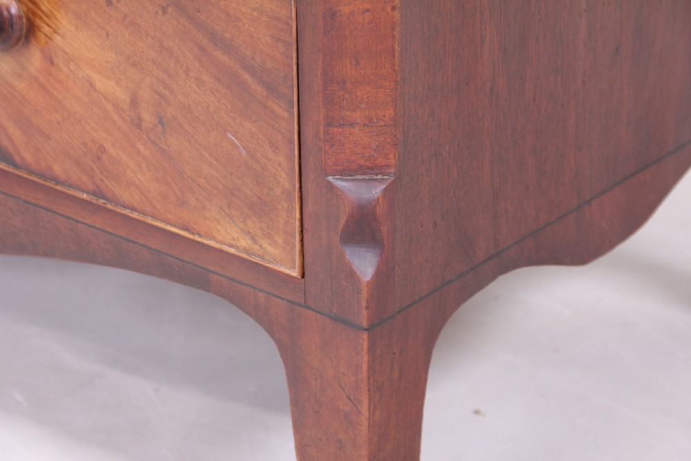 An early 19th century mahogany chest of drawers  View X