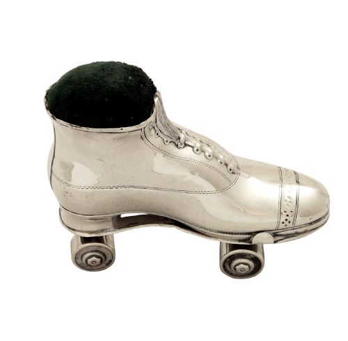 PAIR OF ANTIQUE EDWARDIAN STERLING SILVER ROLLER SKATE PIN CUSHIONS 1910 - ADDITIONAL PHOTO 2