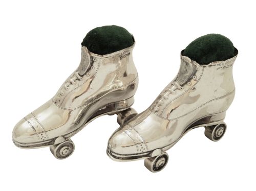 PAIR OF ANTIQUE EDWARDIAN STERLING SILVER ROLLER SKATE PIN CUSHIONS 1910 - ADDITIONAL PHOTO 10