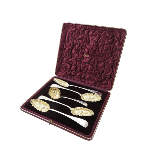 Set of 4 Antique Sterling Silver Berry Spoons & Sifter Spoon in Case 1896