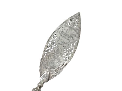 PAIR OF ANTIQUE VICTORIAN STERLING SILVER FISH SERVERS IN CASE 1899 - ADDITIONAL PHOTO 4