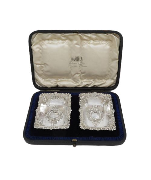 PAIR OF ANTIQUE VICTORIAN STERLING SILVER DISHES IN CASE 1899 - ADDITIONAL PHOTO 6