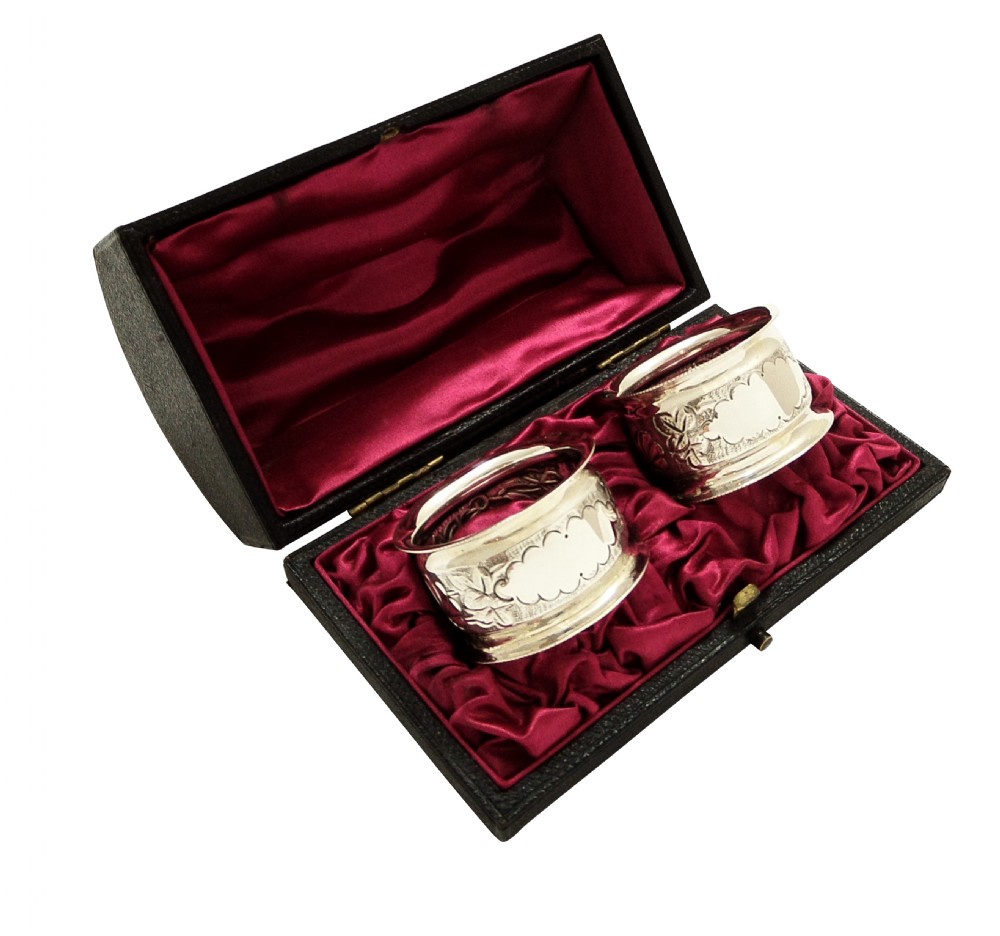 Pair of Antique Victorian Sterling Silver Napkin Rings in Case 1898 View IV