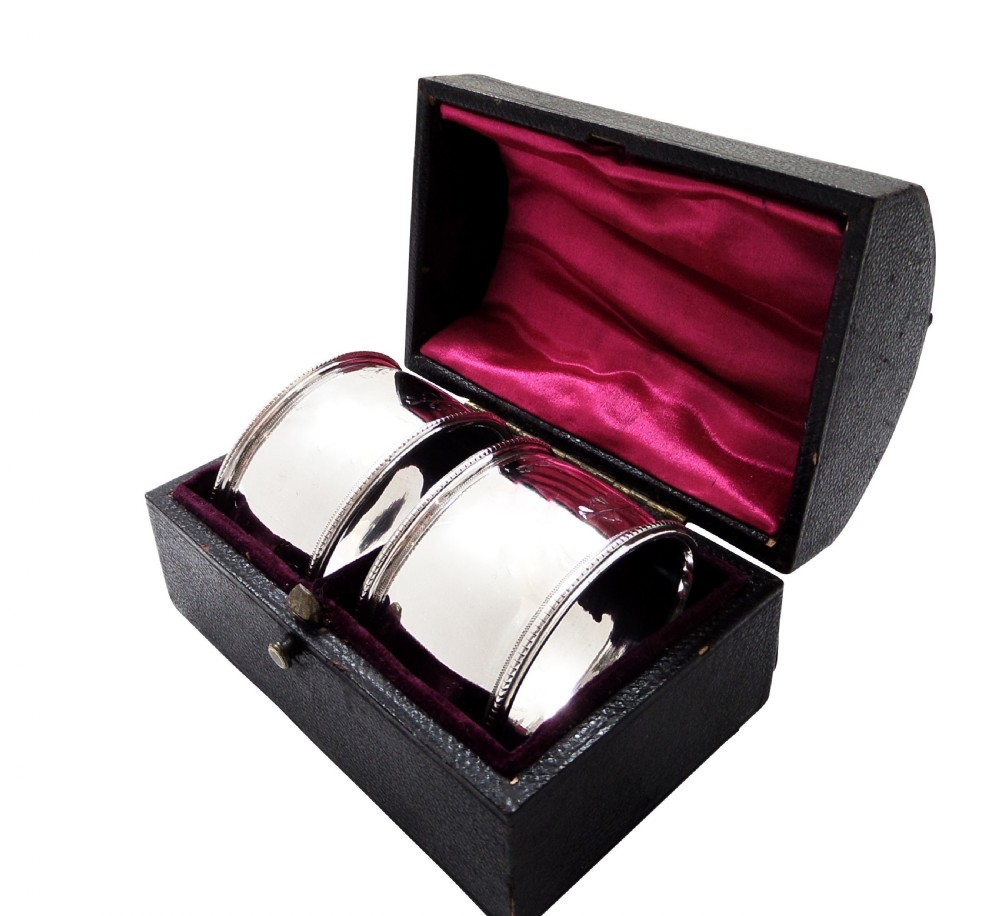 Pair of Antique Victorian Sterling Silver Napkin Rings in Case 1882 / 1883 View X