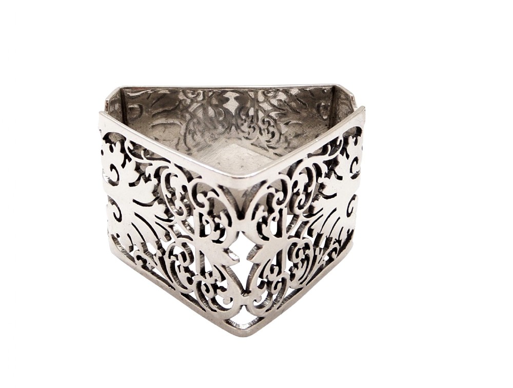 Antique Victorian Sterling Silver 'Triangle' Napkin Ring in Case 1900 View VII